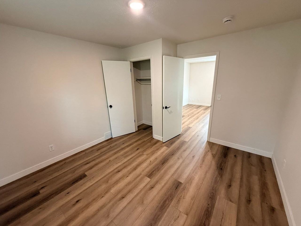 1343 E 7th St - Photo 6 of 17