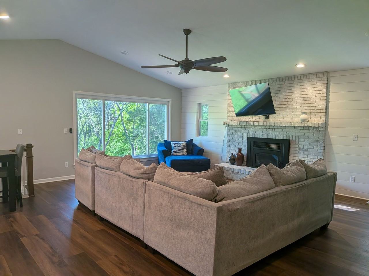7802 Rollingwood W Dr - Photo 3 of 50