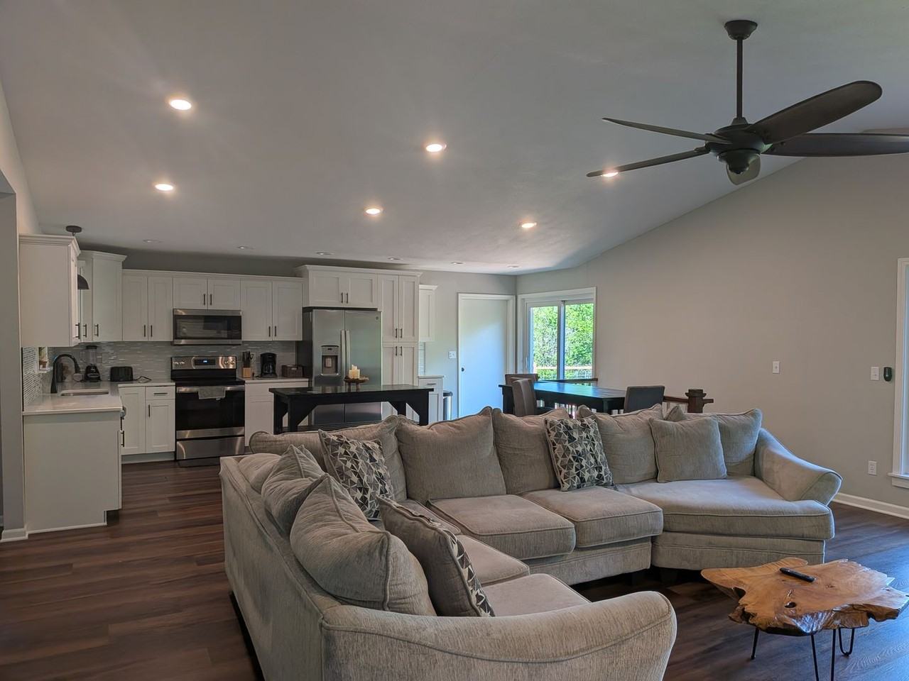 7802 Rollingwood W Dr - Photo 4 of 50