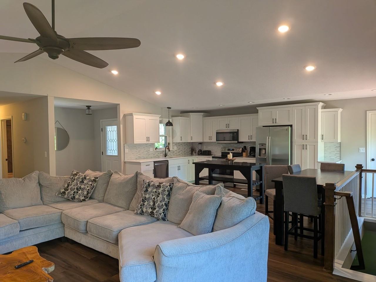 7802 Rollingwood W Dr - Photo 5 of 50