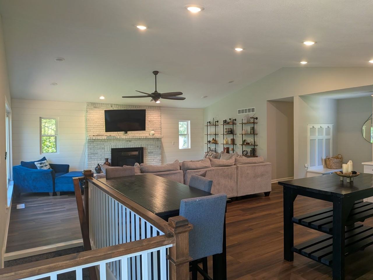 7802 Rollingwood W Dr - Photo 6 of 50