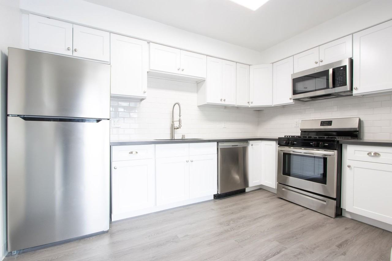 Lyman Place Apartments - Photo 4 of 18