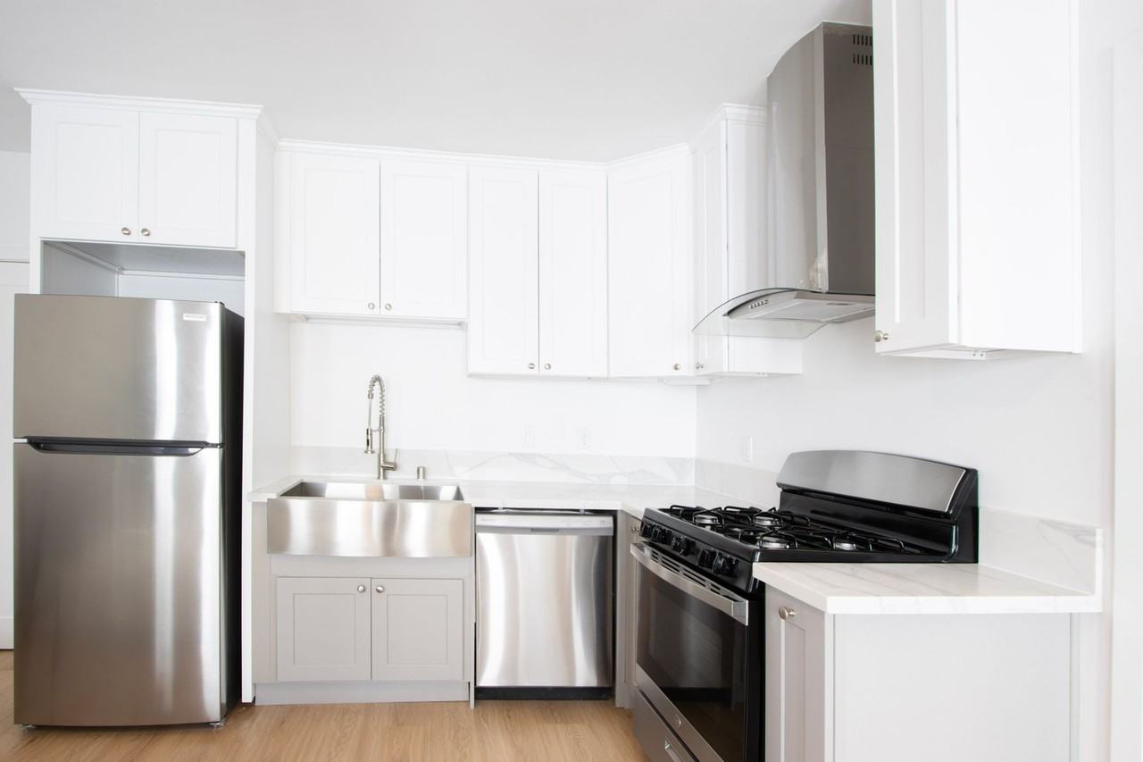 Lyman Place Apartments - Photo 5 of 18