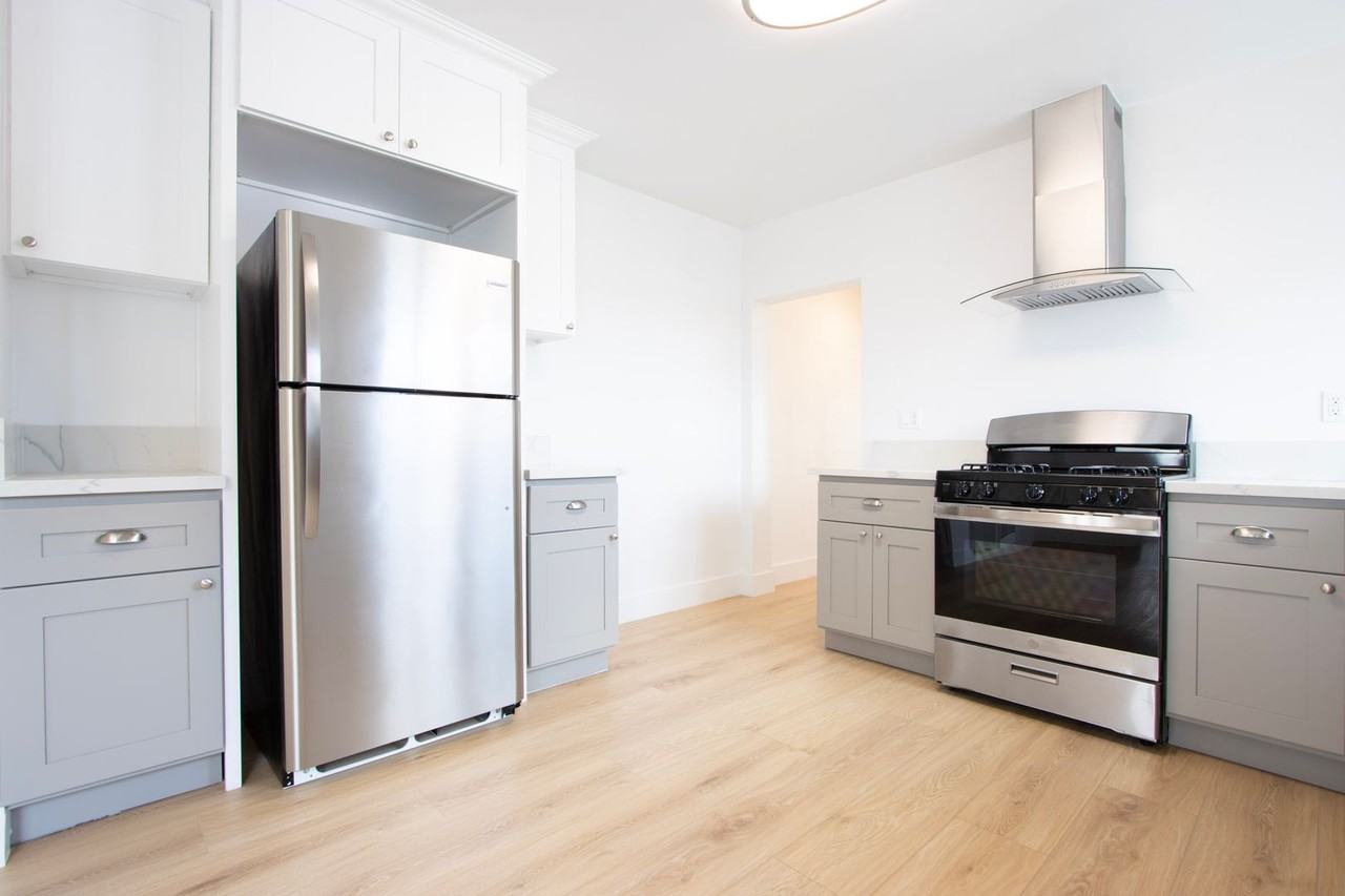 Lyman Place Apartments - Photo 6 of 18