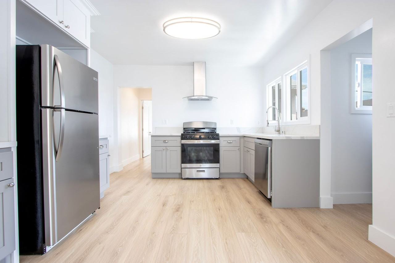 Lyman Place Apartments - Photo 7 of 18