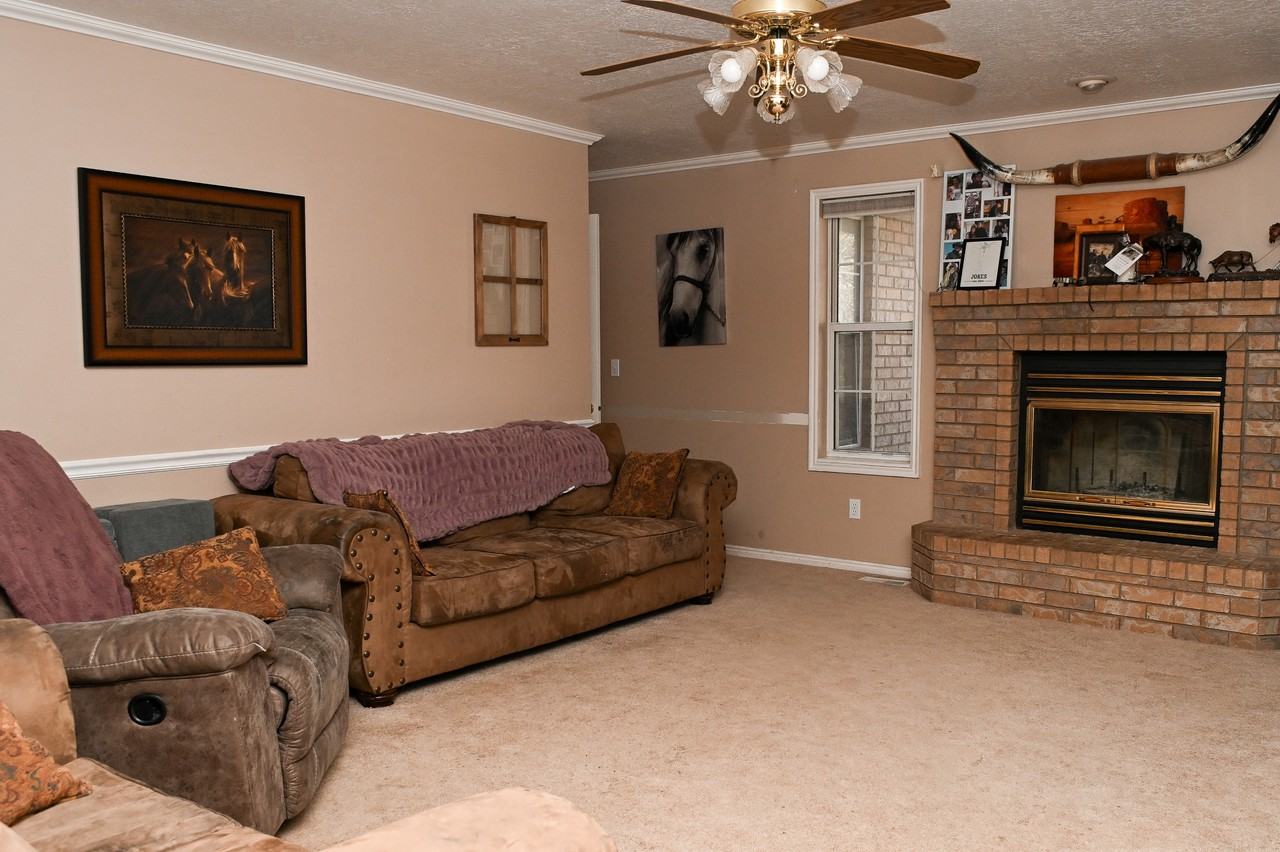 788 S Highway 66 - Photo 2 of 20