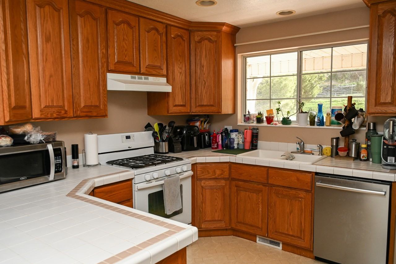 788 S Highway 66 - Photo 4 of 20