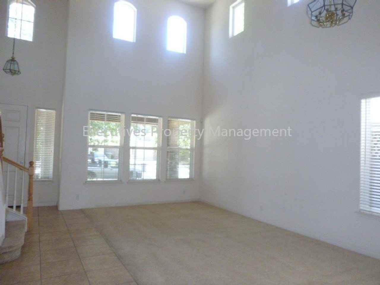 717 Round Hill Dr - Photo 3 of 19