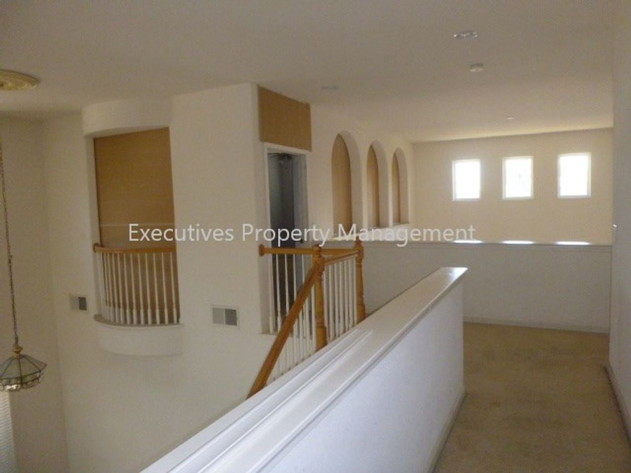 717 Round Hill Dr - Photo 6 of 19