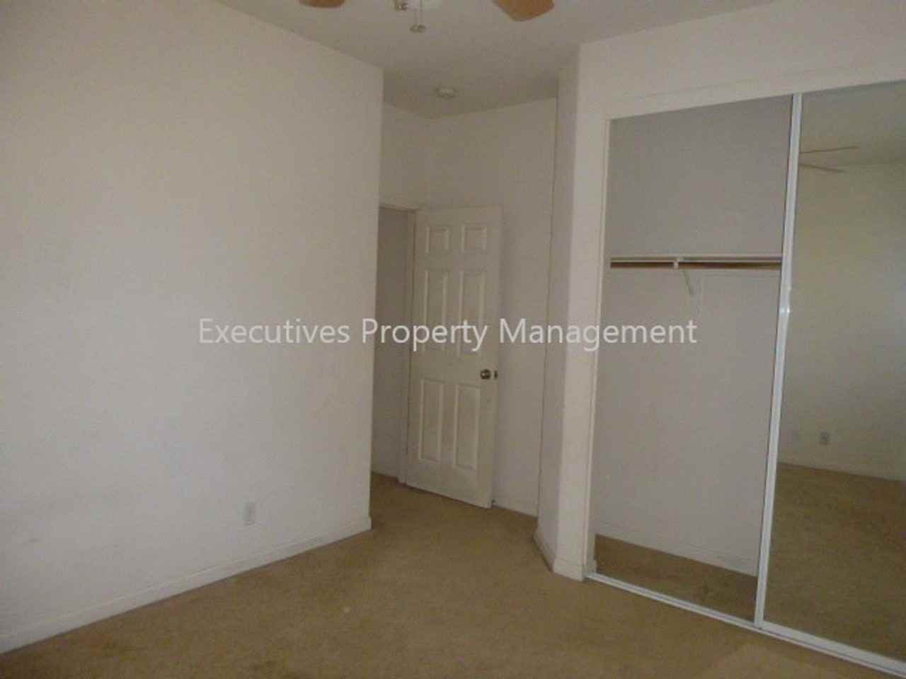 717 Round Hill Dr - Photo 7 of 19