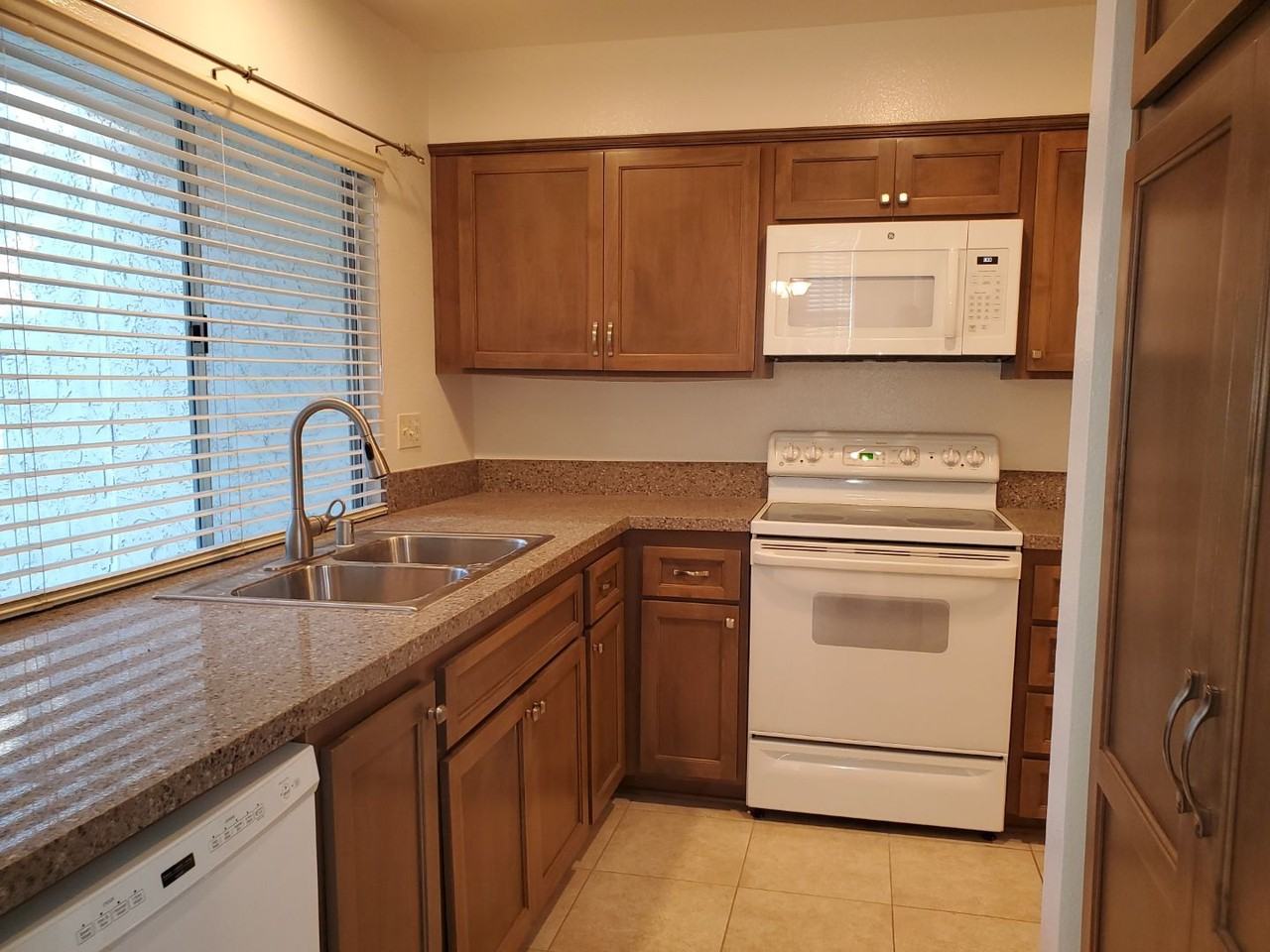 1504 Bobwhite Ln - Photo 7 of 27