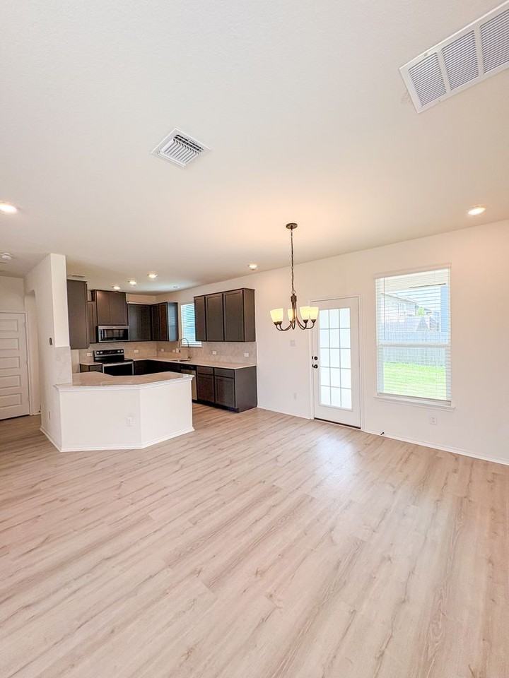 229 Barbary Coast Ln - Photo 4 of 25
