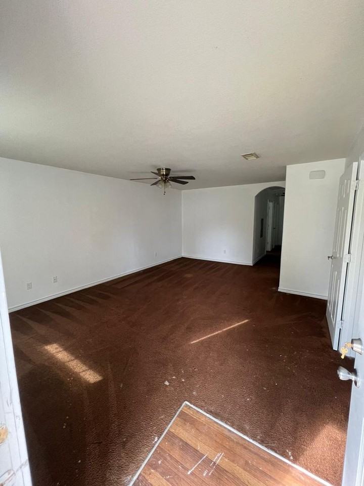 795 Devilleneuve St - Photo 5 of 13