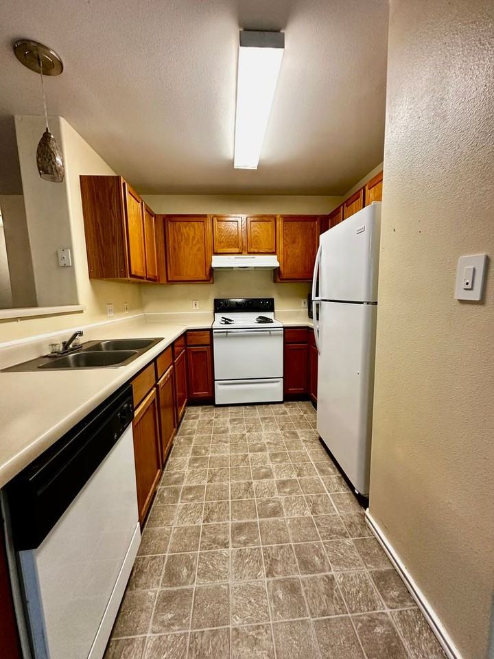 125 Amelia Ct - Photo 2 of 11