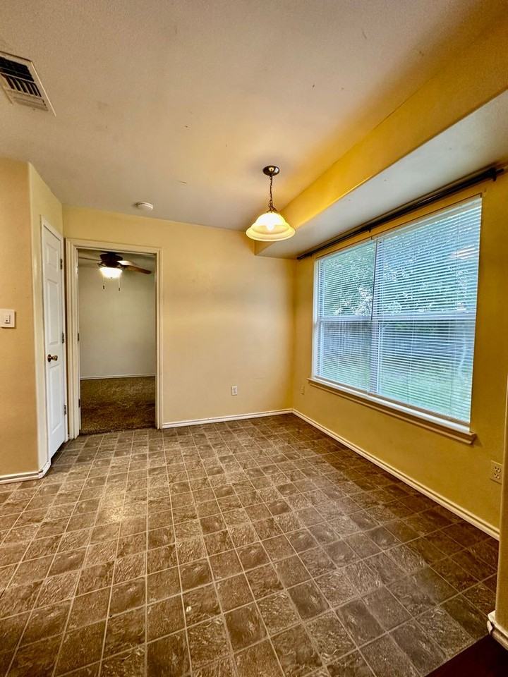 125 Amelia Ct - Photo 4 of 11