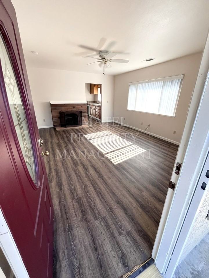 310 Davis St - Photo 2 of 14