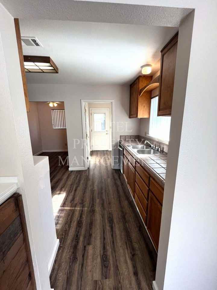 310 Davis St - Photo 3 of 14