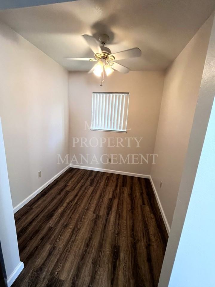 310 Davis St - Photo 5 of 14