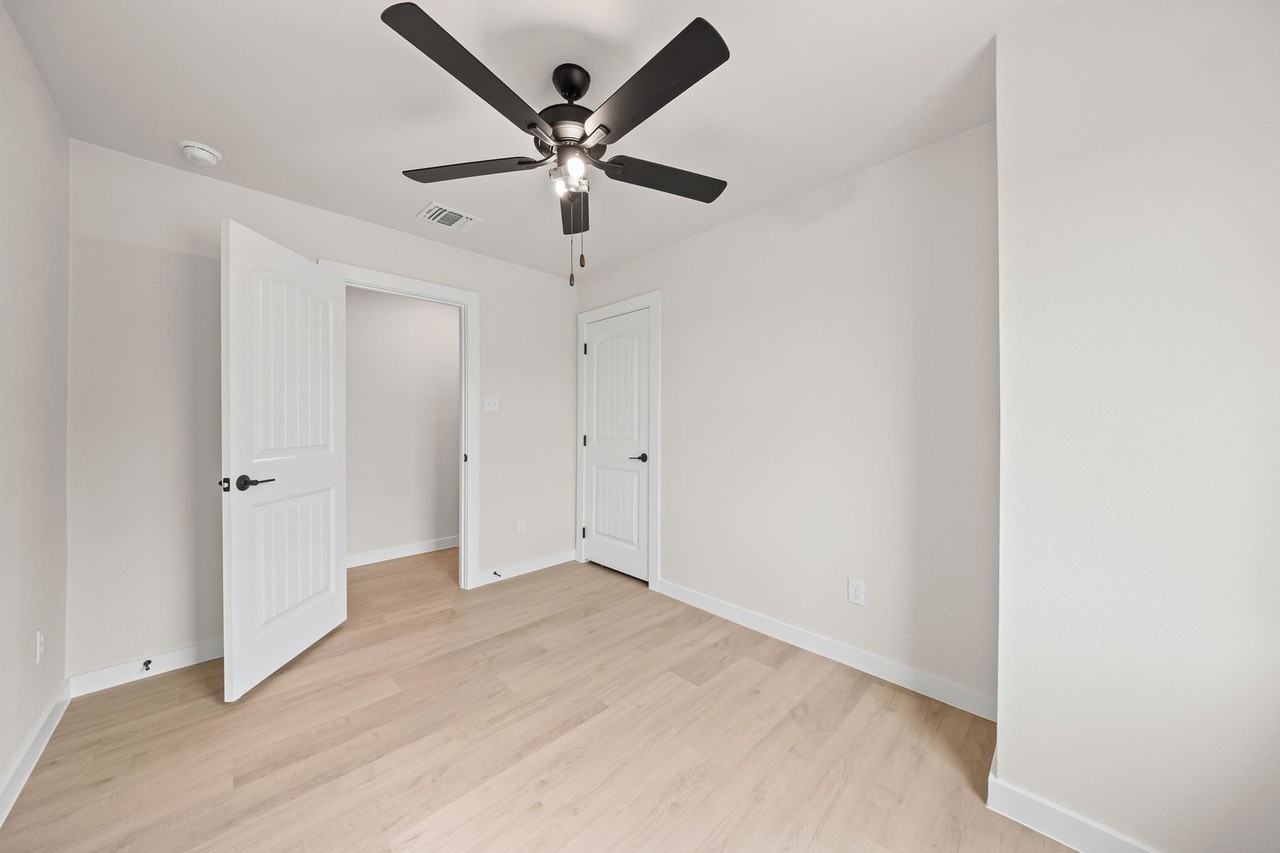 104 S 22nd St #B - Photo 5 of 29