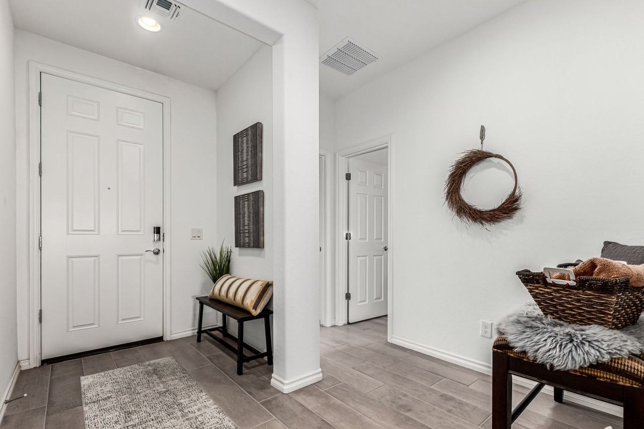 35332 N Sunset Trl - Photo 4 of 33