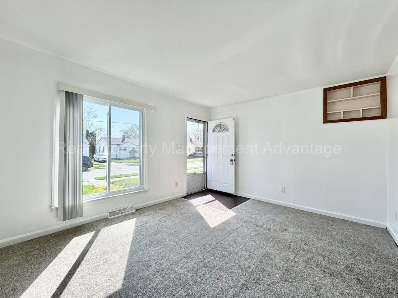 21503 Eastwood Blvd - Photo 4 of 16