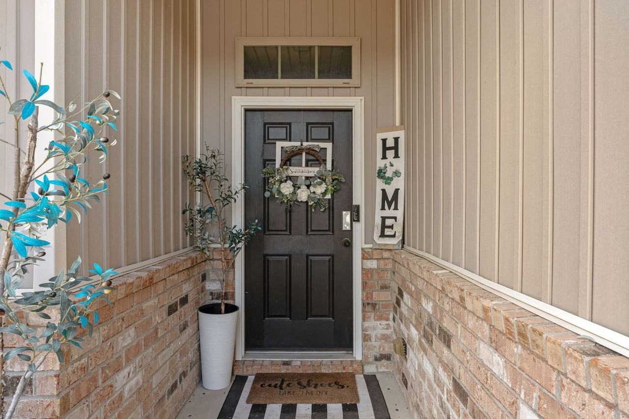 124 Lillian Way - Photo 2 of 20