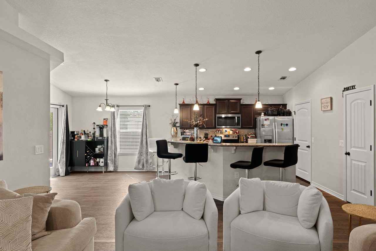 124 Lillian Way - Photo 5 of 20