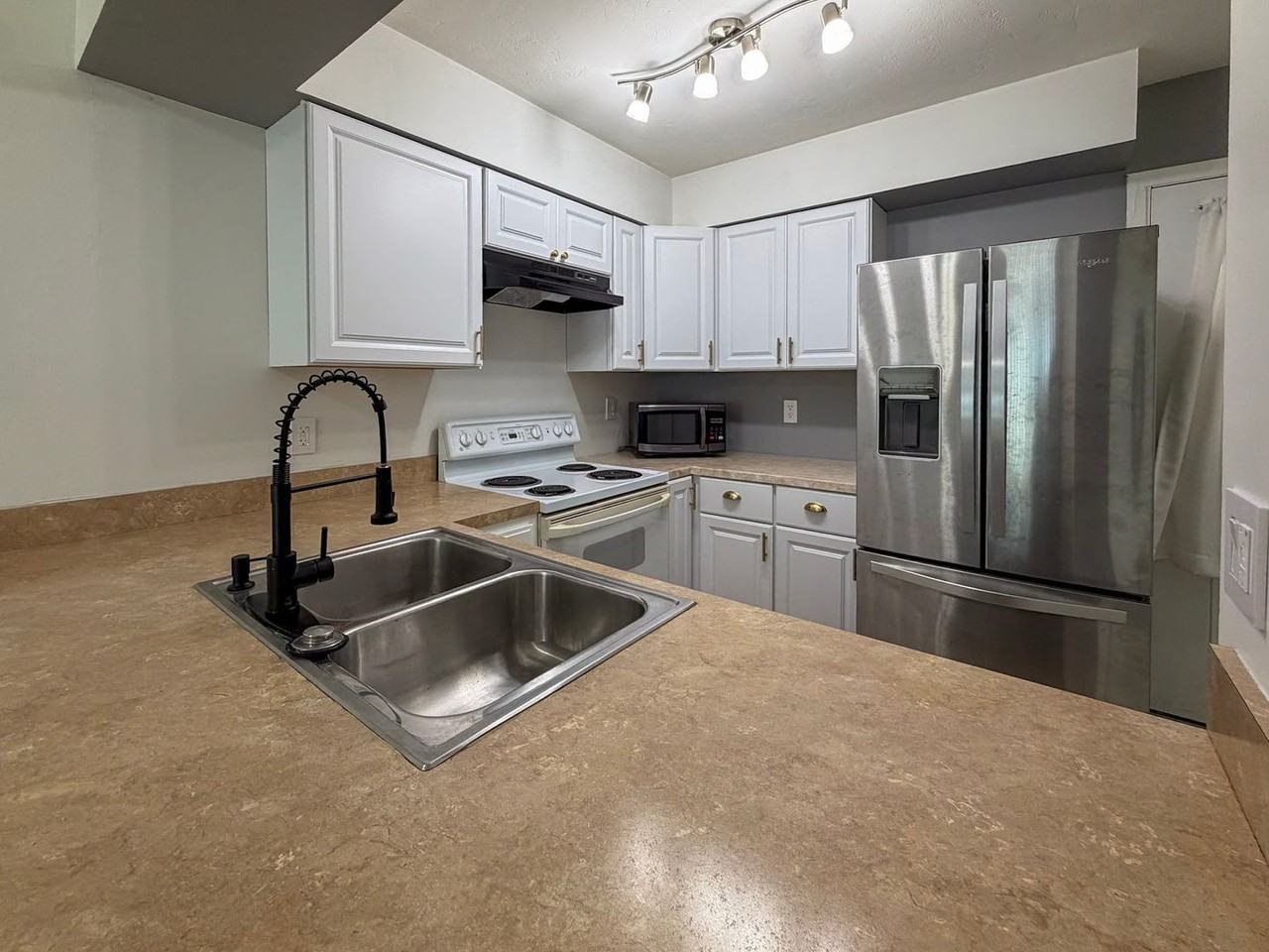 2201 Sw 39th Dr - Photo 2 of 30