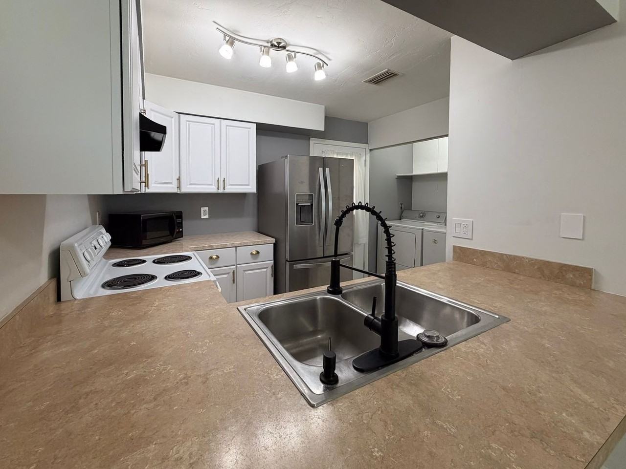 2201 Sw 39th Dr - Photo 7 of 30