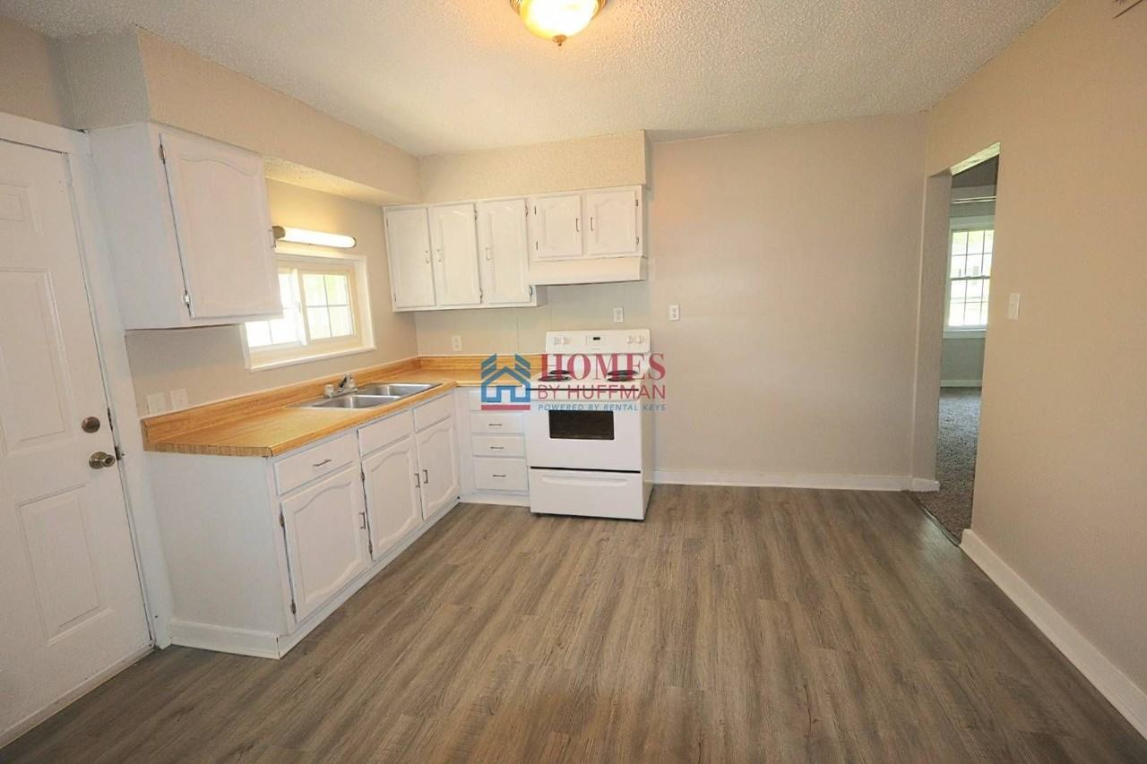 1713 Hawthorne Ave - Photo 7 of 23