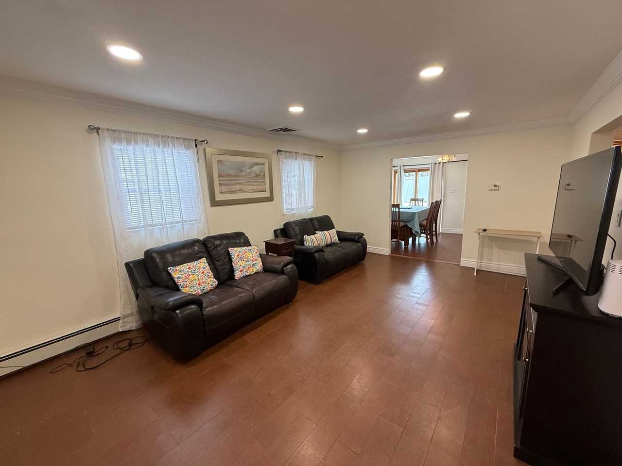 556 W Park Ave - Photo 4 of 30
