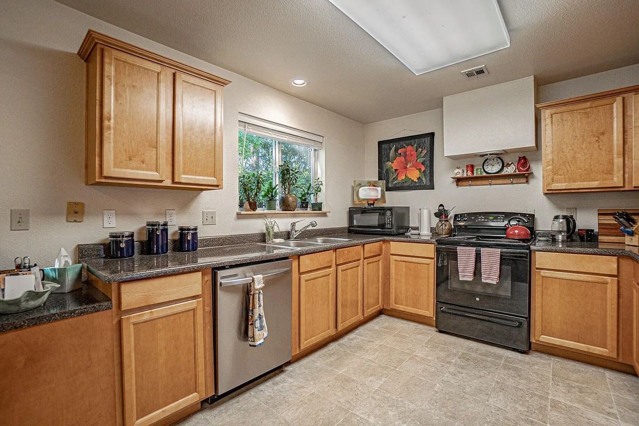 295 Tolman Creek Rd - Photo 6 of 25