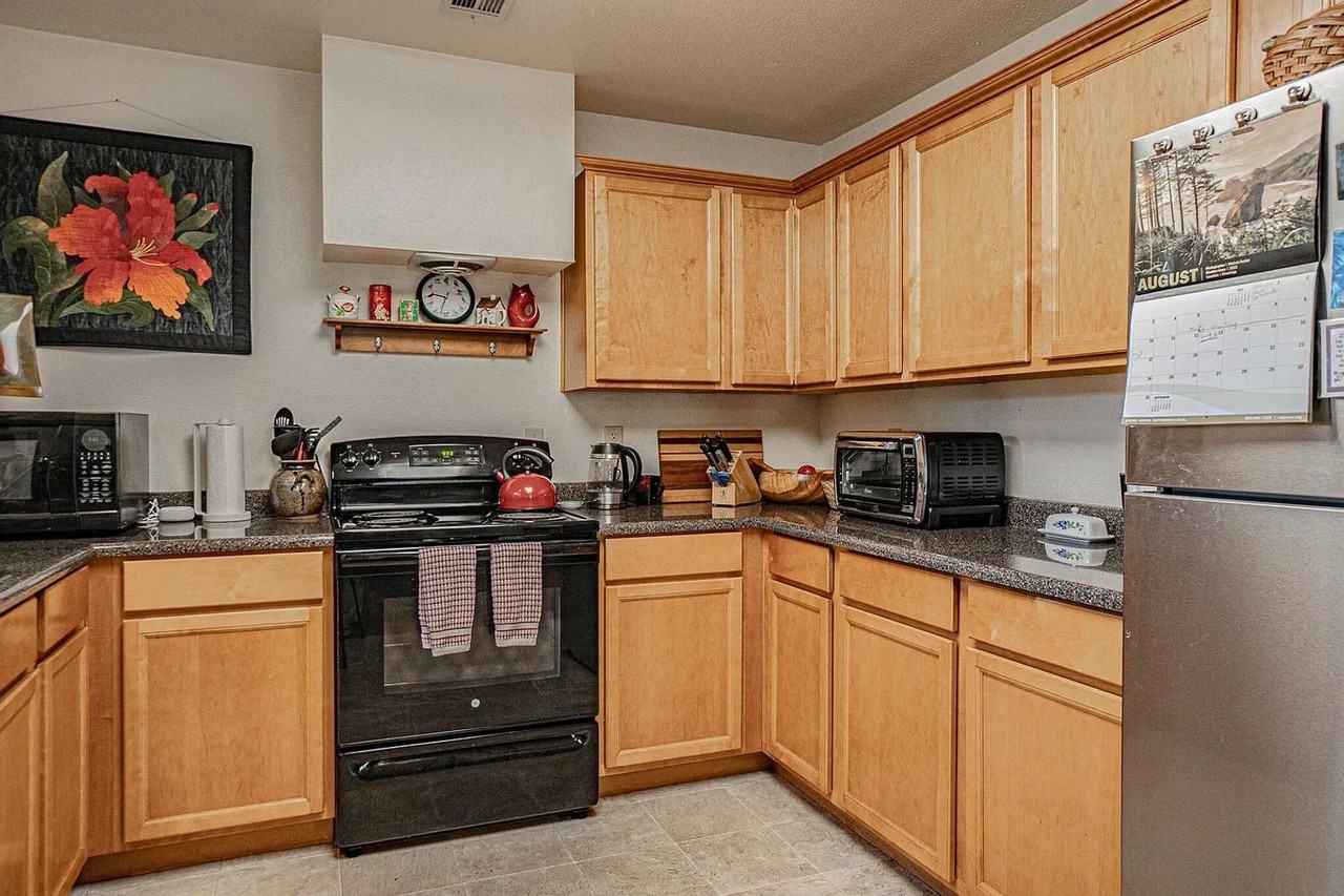 295 Tolman Creek Rd - Photo 7 of 25