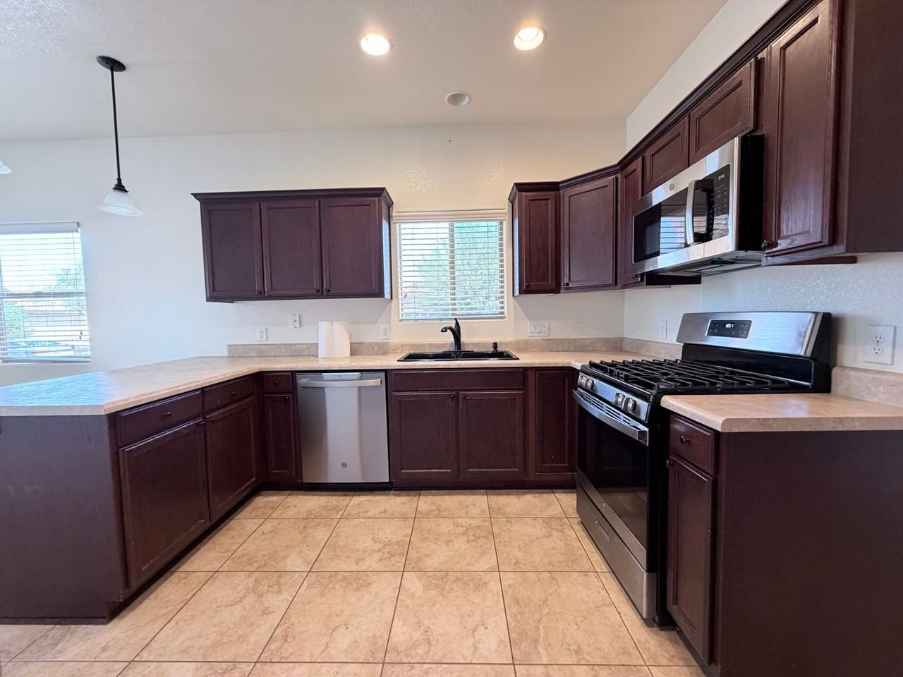 4488 Resort Dr - Photo 5 of 26