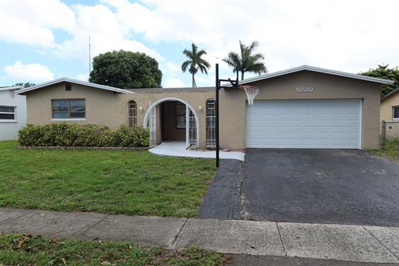 9220 9220 SW 56th Street St - Photo 3 of 21