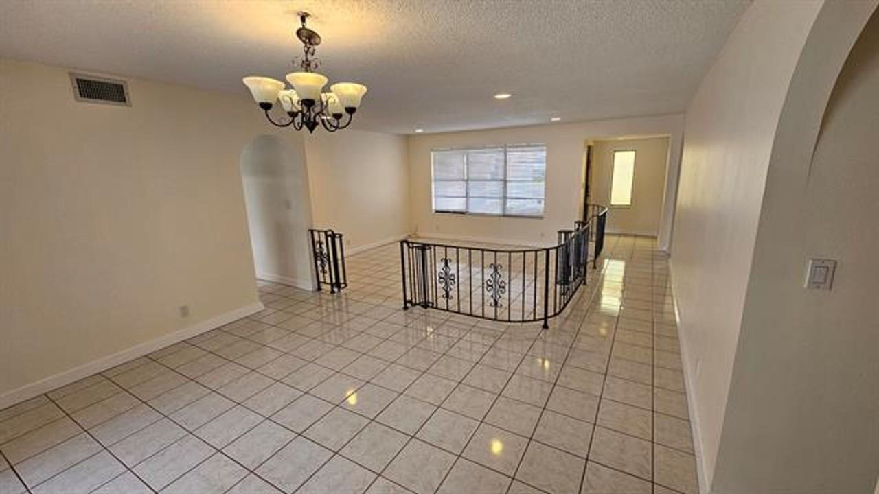 9220 9220 SW 56th Street St - Photo 5 of 21