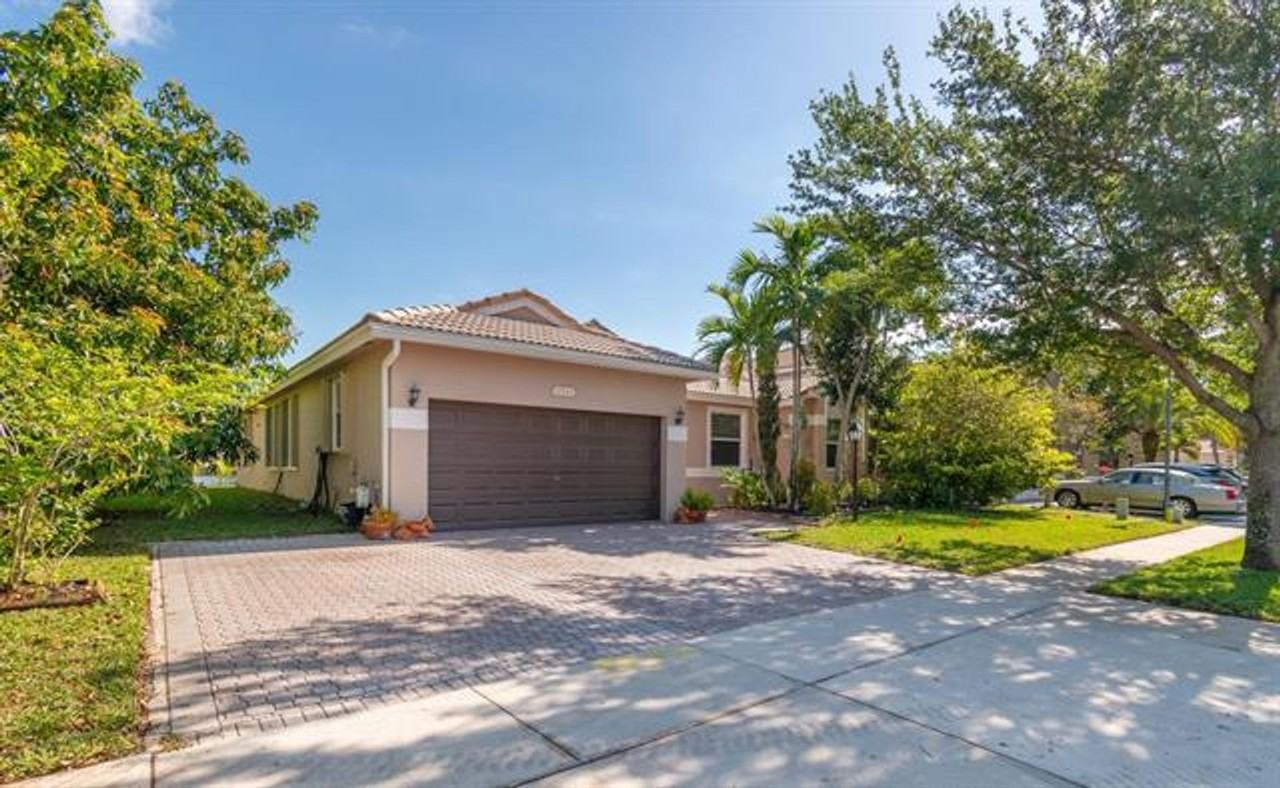 12843 12843 NW 18th Court Ct - Photo 3 of 35