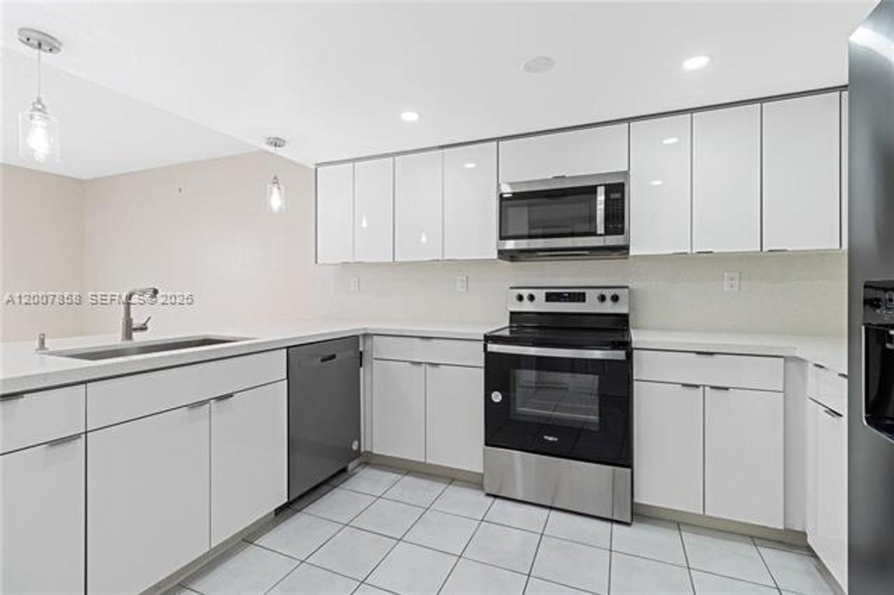 9187 9187 Fontainebleau Blvd th 405-5 #5 - Photo 3 of 13