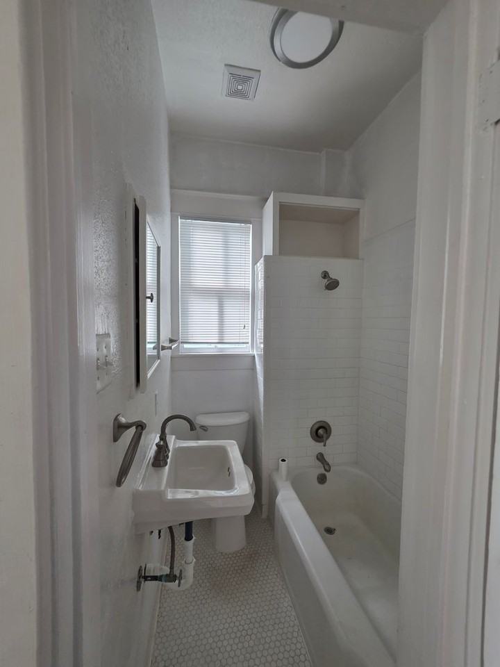1809 Avenue O 1/2 #1 - Photo 7 of 9
