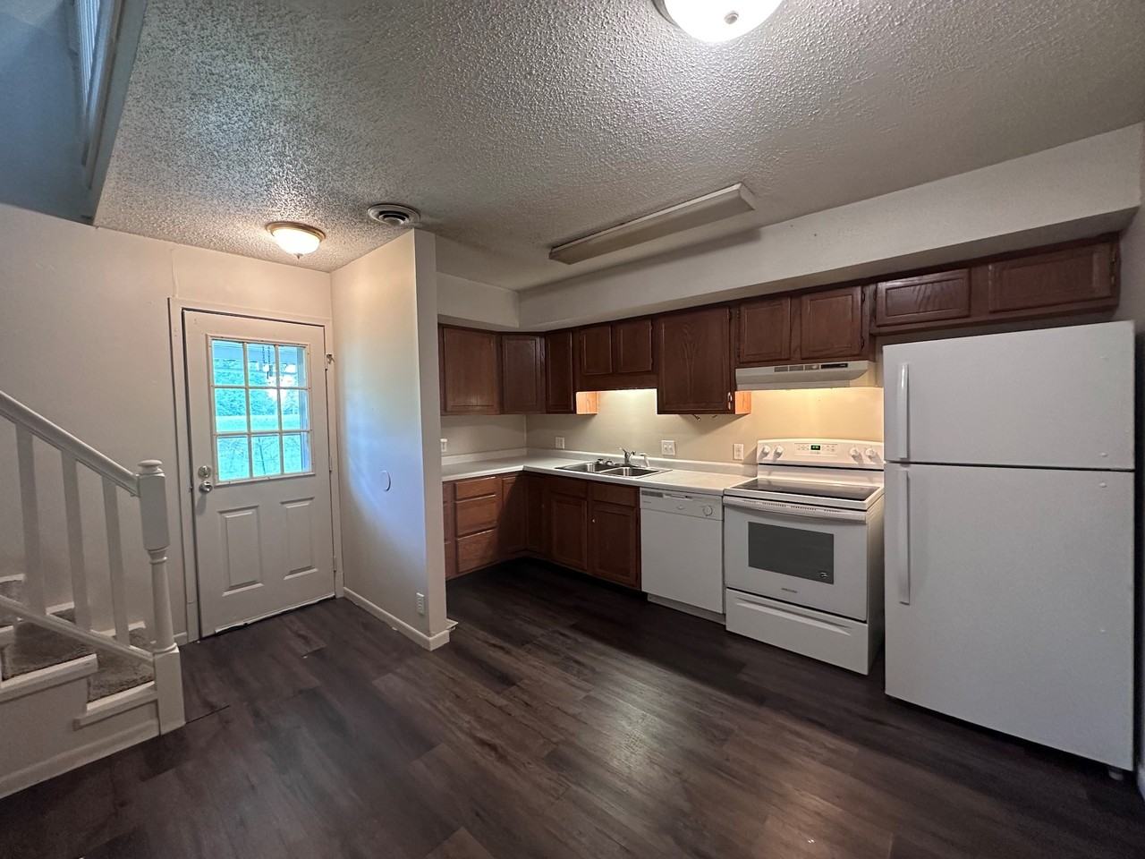 15986 Arrowhead Rd ## 3 - Photo 2 of 15