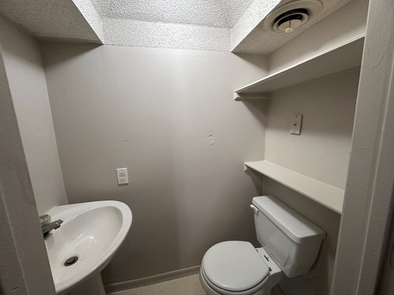 15986 Arrowhead Rd ## 3 - Photo 4 of 15