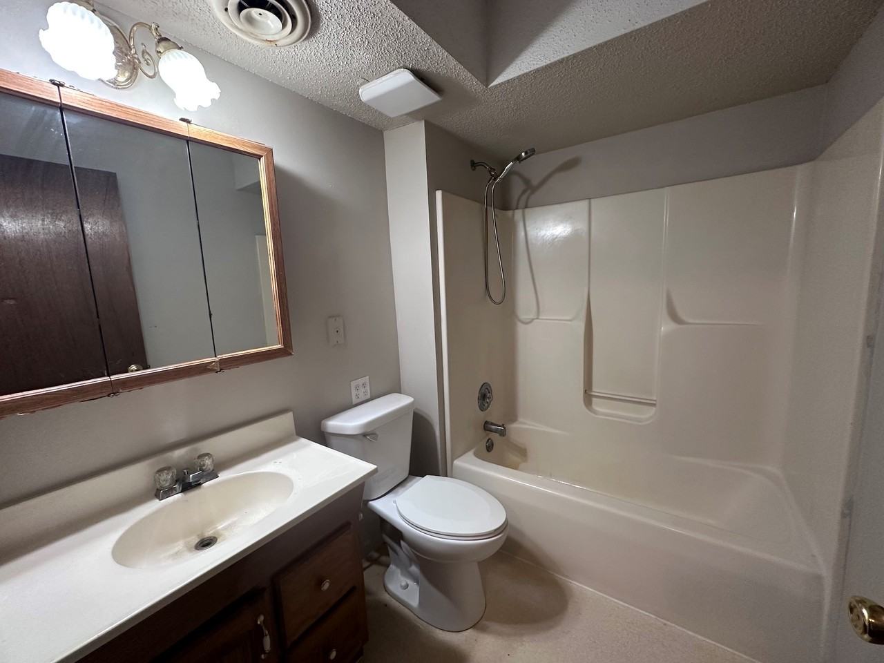 15986 Arrowhead Rd ## 3 - Photo 5 of 15