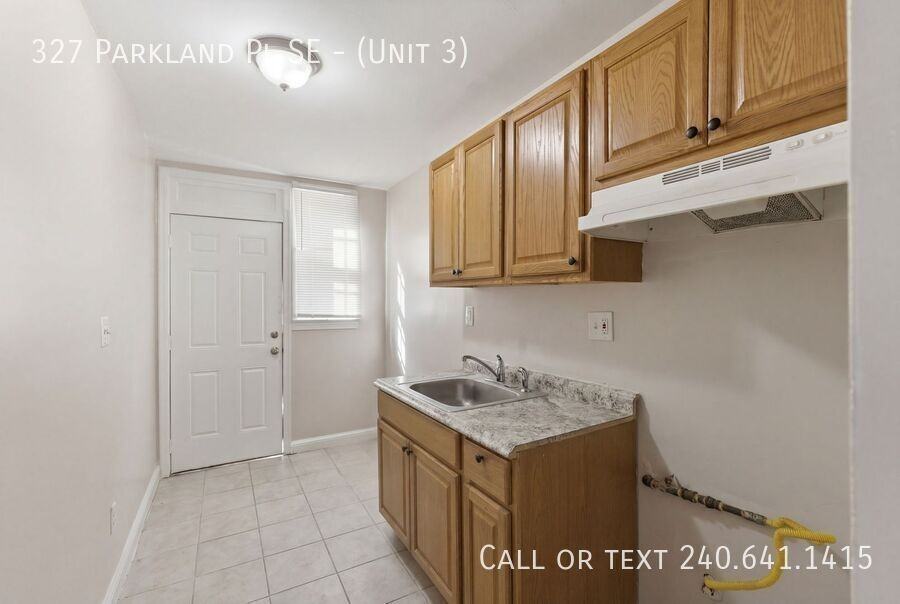 327 Parkland Pl Se #3 - Photo 4 of 11