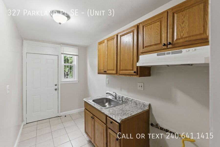 327 Parkland Pl Se #3 - Photo 6 of 11