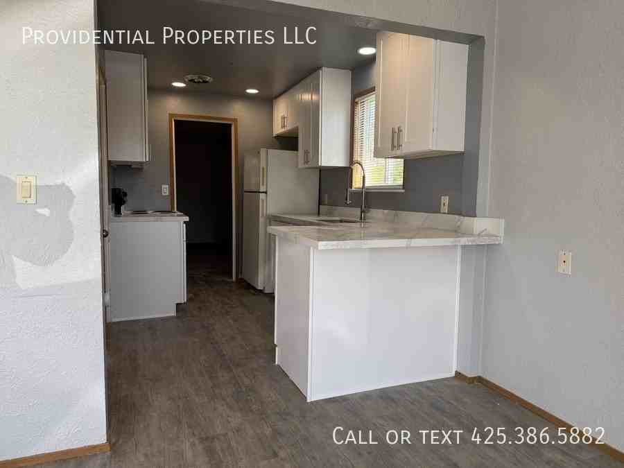 1122 Lafayette St S #4 - Photo 5 of 16