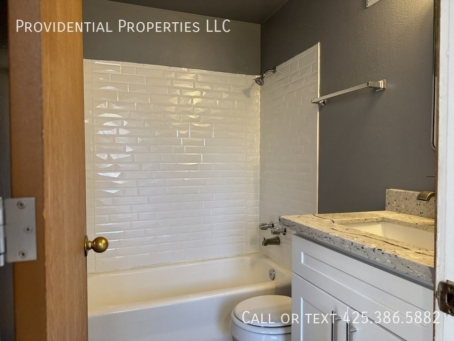 1122 Lafayette St S #4 - Photo 6 of 16