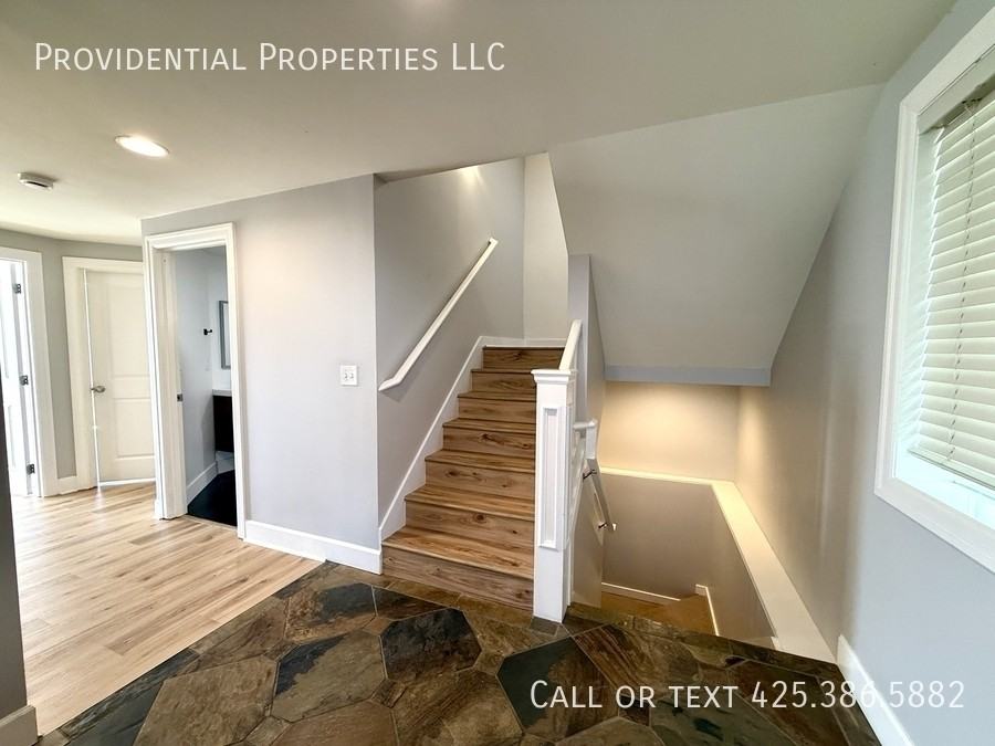 2229 Boylston Ave E #A - Photo 4 of 19