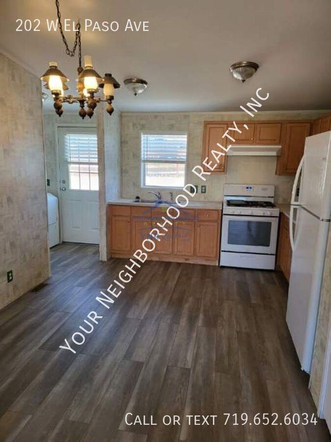 202 W El Paso Ave - Photo 4 of 8