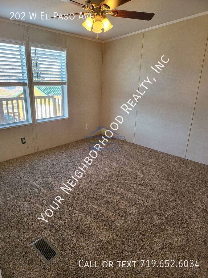 202 W El Paso Ave - Photo 6 of 8