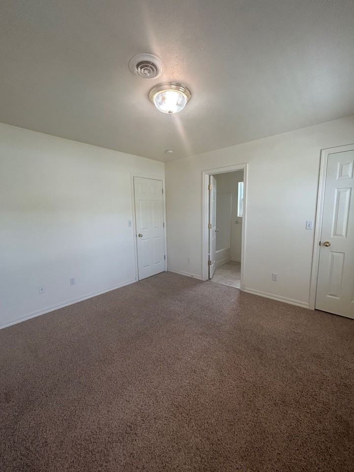 465 Taft Ave #C - Photo 4 of 24